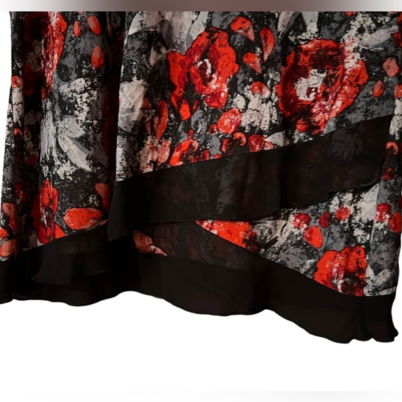 Beautiful floral top - Picture 3 of 5